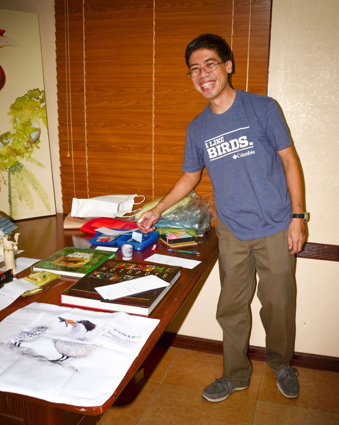 Silent Auction volunteer Jon Javier all set for the action.   Photo by Marites Falcon.
