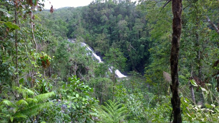 The biggest waterfall in the Sitio Maapon area. Photo by Alexander Elias.